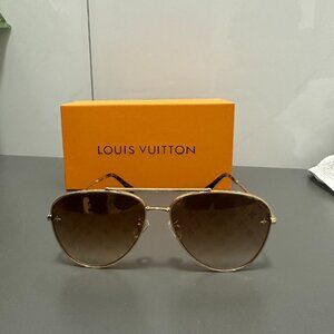 LV Round Gold Frame Sunglasses 🕶